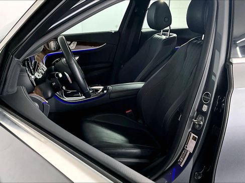 Used 2017 Mercedes-Benz E 300 4MATIC image 8
