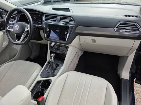 Used 2022 Volkswagen Tiguan SE image 9