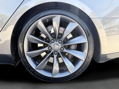 Used 2015 Tesla Model S 70D image 16