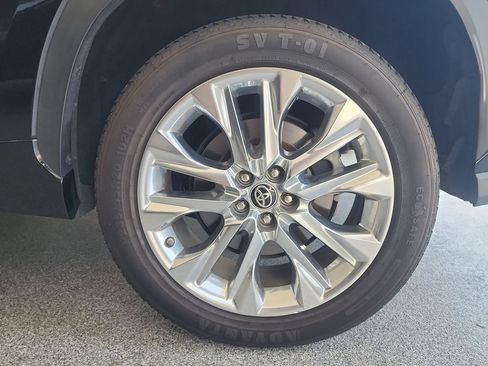 Used 2023 Toyota Highlander Limited FWD image 32