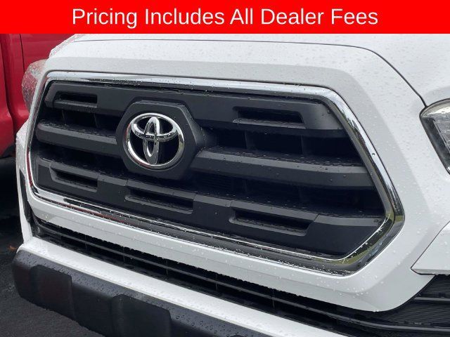 Used 2017 Toyota Tacoma SR5 w/ Tow Package AWD/4WD image 3
