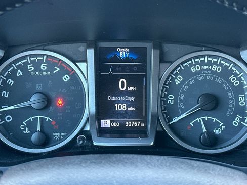Certified 2022 Toyota Tacoma SR5 AWD/4WD image 21