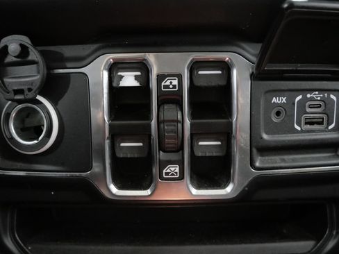 Certified 2023 Jeep Gladiator Overland AWD/4WD image 21
