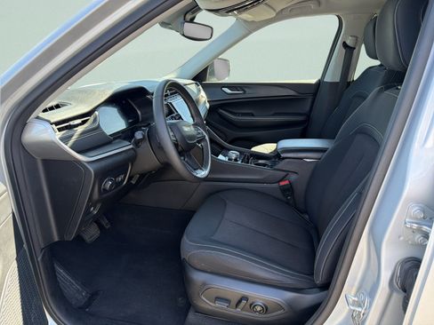 Used 2023 Jeep Grand Cherokee L Laredo w/ Luxury Tech Group I AWD/4WD image 16