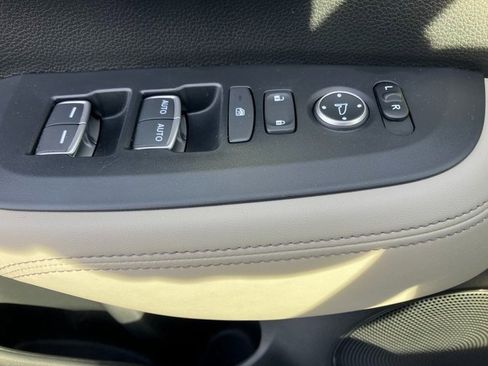 Used 2024 Honda HR-V EX-L image 12