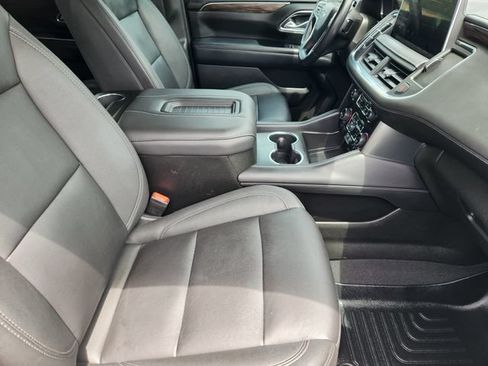 Used 2022 Chevrolet Suburban Z71 w/ Luxury Package AWD/4WD image 14
