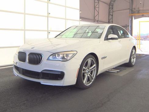 Used 2015 BMW 750i image 1