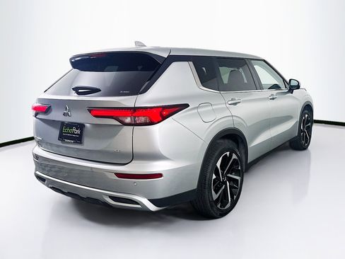 Used 2024 Mitsubishi Outlander SE image 9