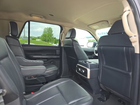 Used 2024 Ford Expedition XLT AWD/4WD image 18