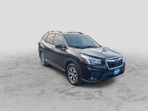 Used 2021 Subaru Forester Premium image 2
