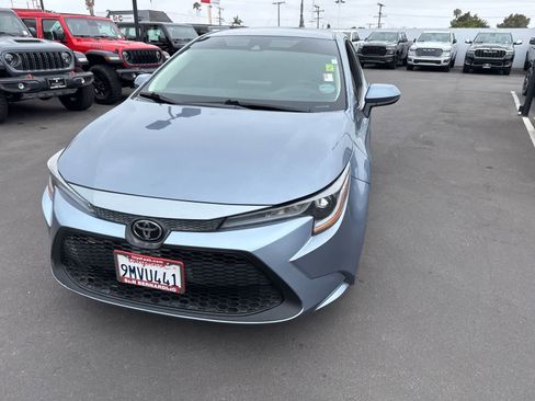 Used 2022 Toyota Corolla LE FWD image 2
