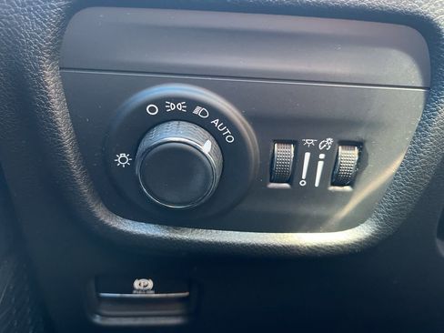 Used 2023 Jeep Grand Cherokee L Laredo image 20