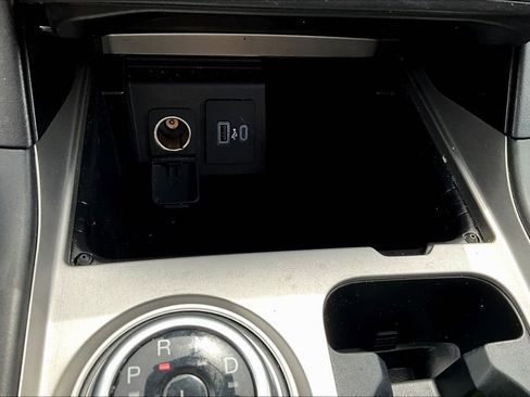 Used 2022 Ford Explorer XLT AWD/4WD image 16