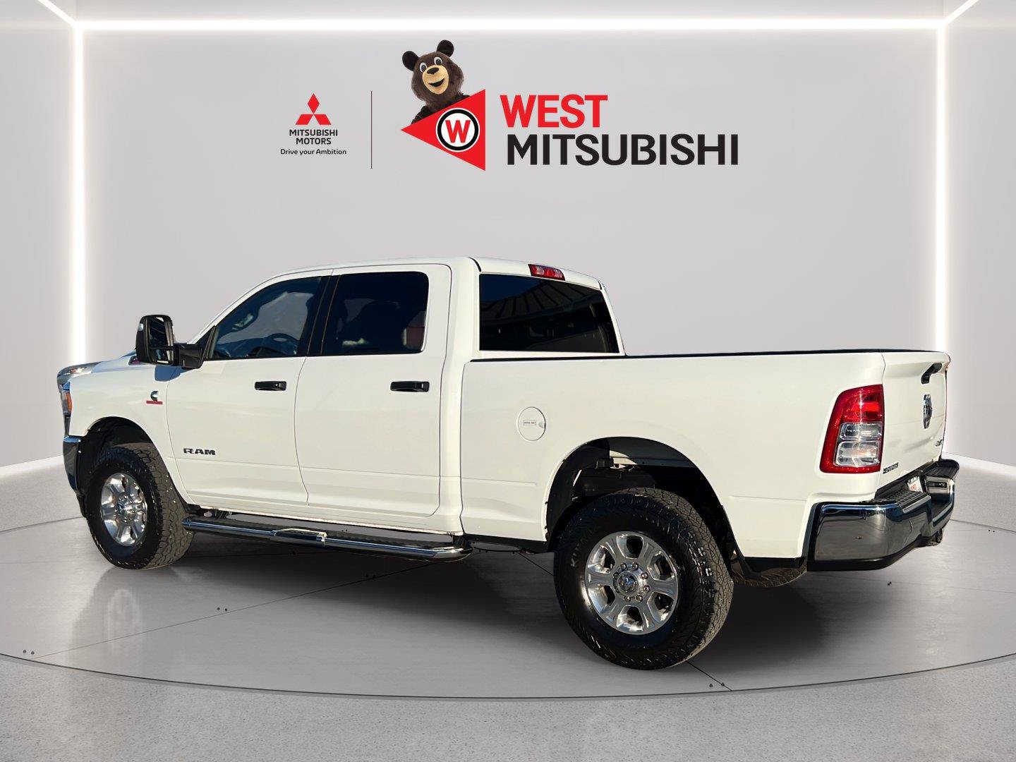 Used 2024 RAM 2500 Big Horn AWD/4WD image 3