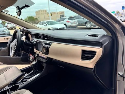 Used 2015 Toyota Corolla LE image 12