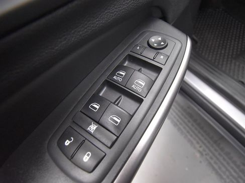 Used 2019 Jeep Cherokee Latitude Plus w/ Cold Weather Group image 13