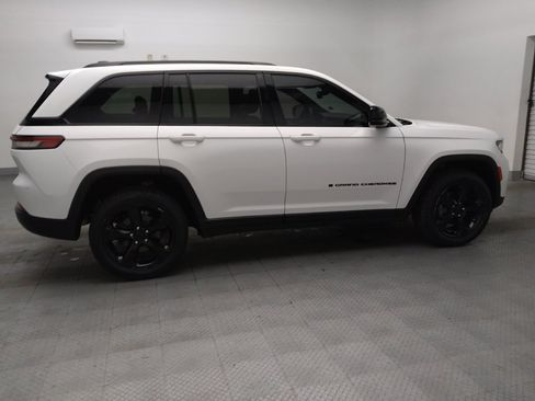 Used 2023 Jeep Grand Cherokee Altitude AWD/4WD image 10