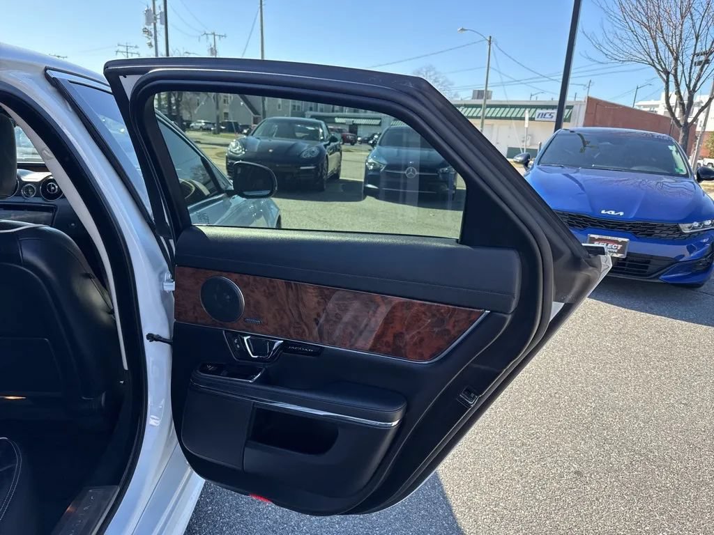 Used 2019 Jaguar XJ R-Sport AWD/4WD image 19