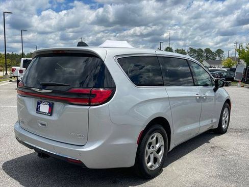 Certified 2024 Chrysler Pacifica Limited w/ Trailer Tow Group AWD/4WD image 23