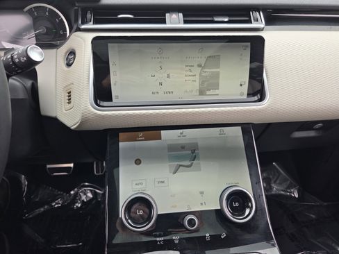 Used 2023 Land Rover Range Rover Velar R-Dynamic S image 21