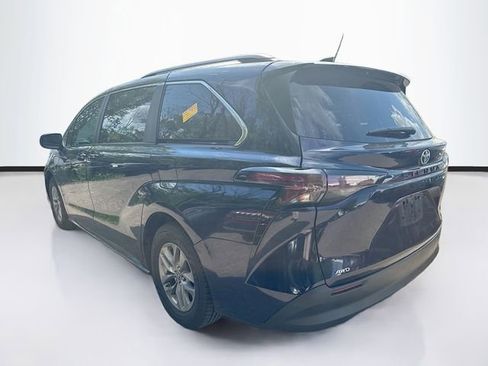 Used 2024 Toyota Sienna LE w/ LE Plus Package AWD/4WD image 5