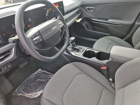 New 2025 Kia K4 LXS image 10