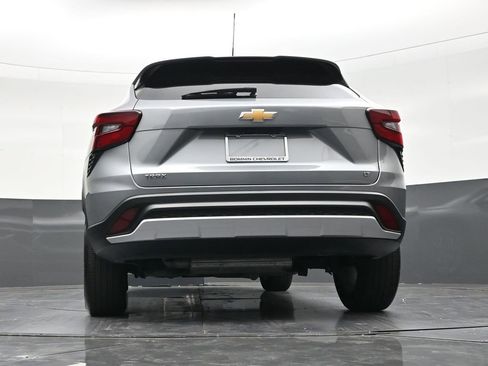 Used 2025 Chevrolet Trax LT FWD image 24