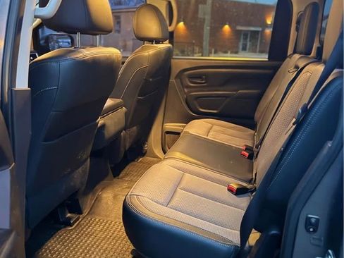 Used 2017 Nissan Titan SV image 7