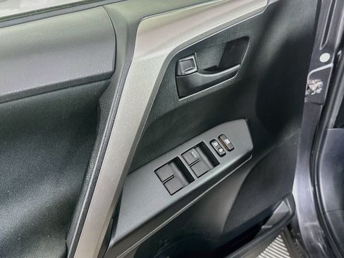 Used 2018 Toyota RAV4 LE FWD image 15