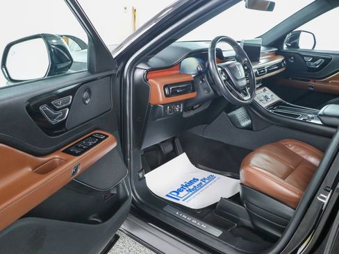 Used 2022 Lincoln Aviator Reserve w/ Equipment Group 201A AWD/4WD image 3