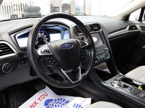 Used 2020 Ford Fusion SE w/ Equipment Group 151A FWD image 9