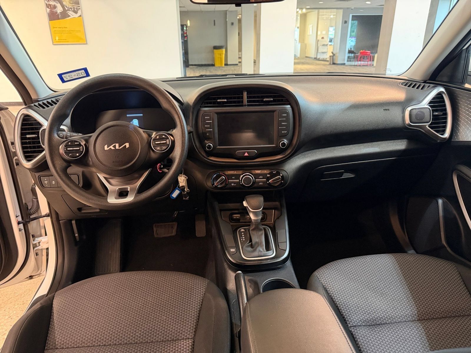 Used 2025 Kia Soul LX w/ LX Technology Package FWD image 31