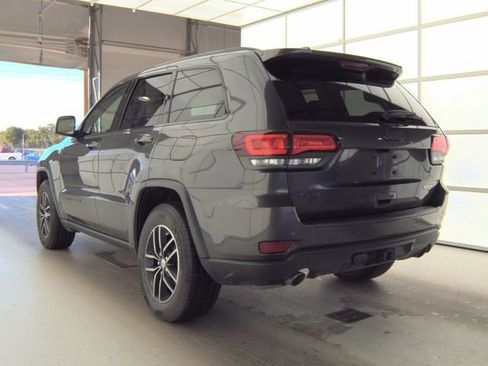 Used 2018 Jeep Grand Cherokee Trailhawk w/ Trailhawk Luxury Group AWD/4WD image 3
