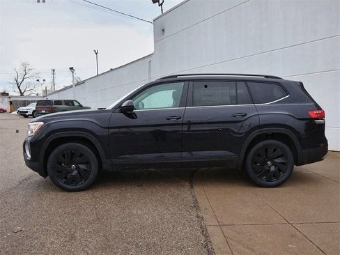 New 2026 Volkswagen Atlas SE FWD image 2