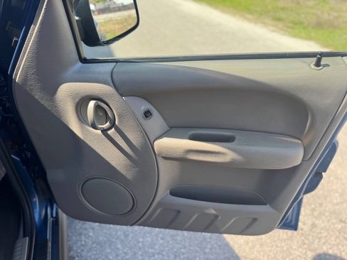 Used 2006 Jeep Liberty Sport RWD image 19
