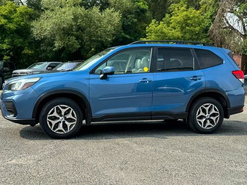 Used 2020 Subaru Forester Premium AWD/4WD image 6