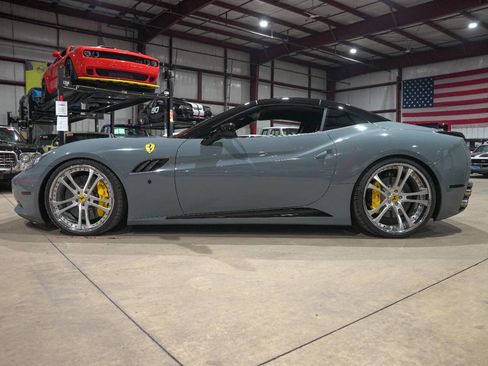 Used 2010 Ferrari California image 18