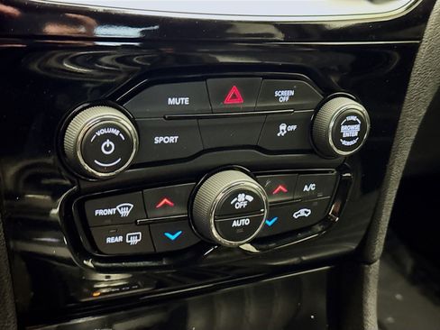 Used 2017 Chrysler 300 S image 12