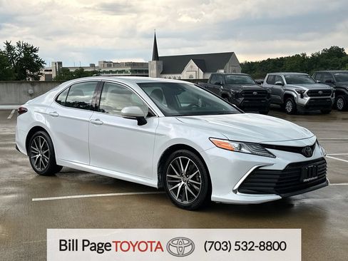 Used 2022 Toyota Camry XLE FWD image 1