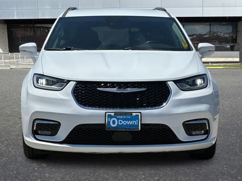 Used 2022 Chrysler Pacifica Touring-L FWD image 11