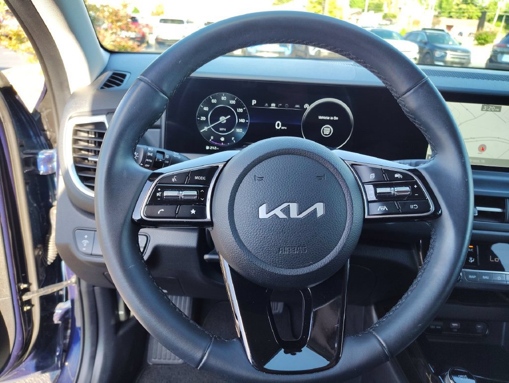 Certified 2025 Kia Seltos EX AWD/4WD image 16