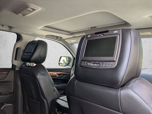 Used 2016 Cadillac Escalade Luxury AWD/4WD image 25