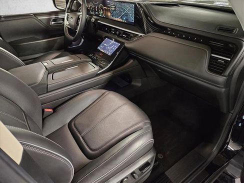 Used 2025 INFINITI QX80 Sensory image 21