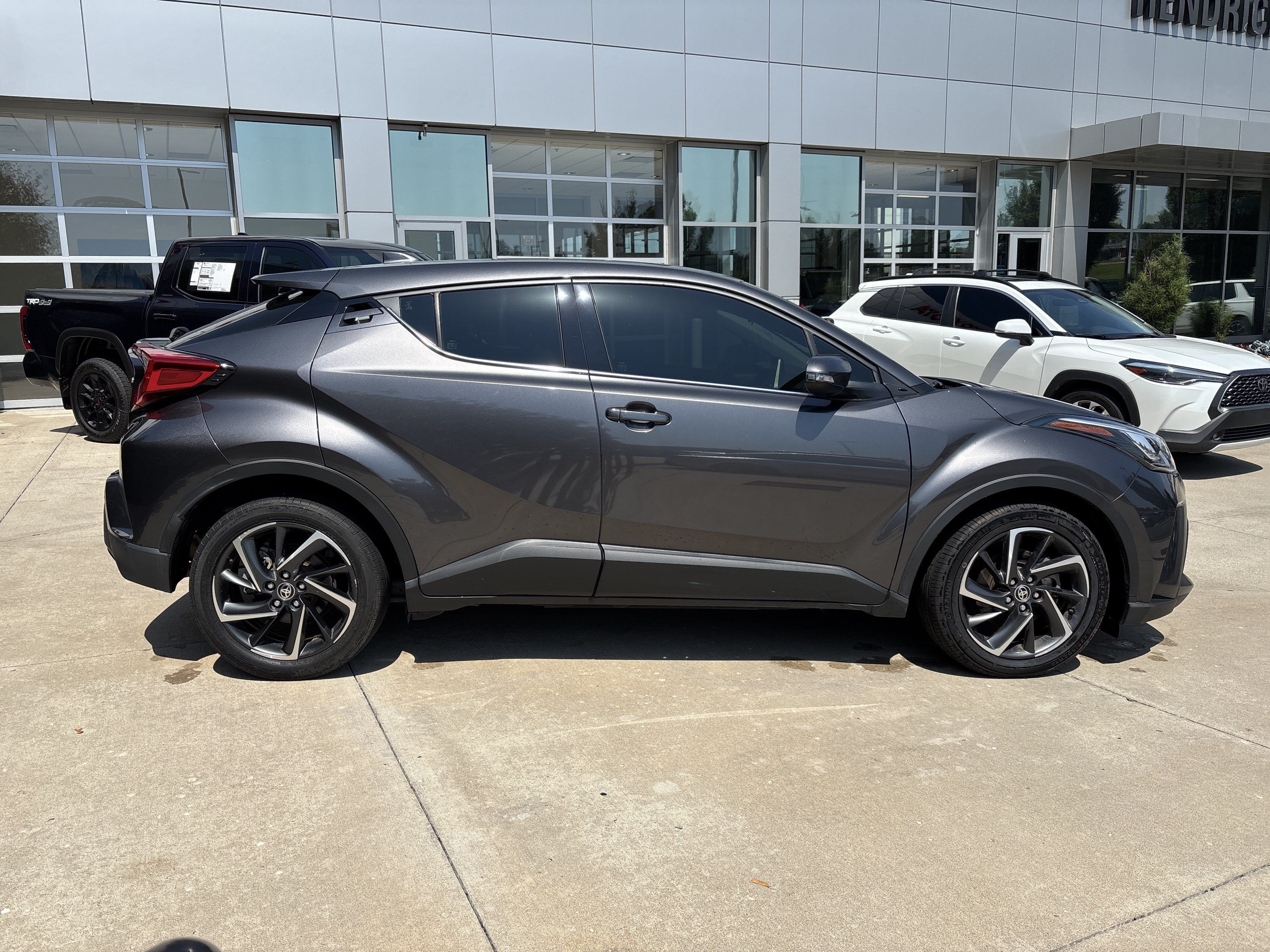 Used 2021 Toyota C-HR Limited FWD image 10