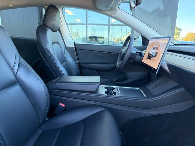Used 2022 Tesla Model Y Long Range AWD/4WD image 12