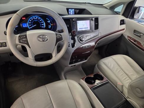 Used 2013 Toyota Sienna XLE w/ Premium Pkg FWD image 12