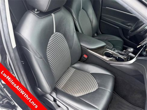 Used 2023 Toyota Camry SE image 11