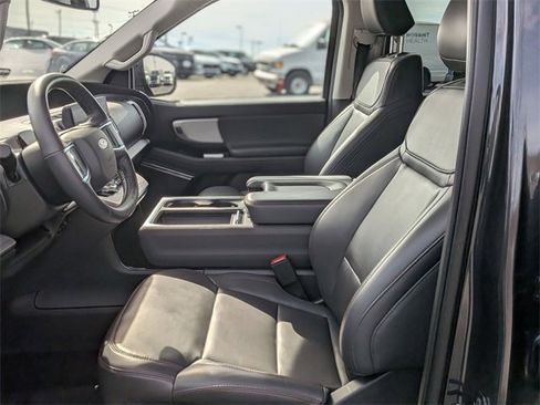 Used 2025 Ford Expedition Active image 14