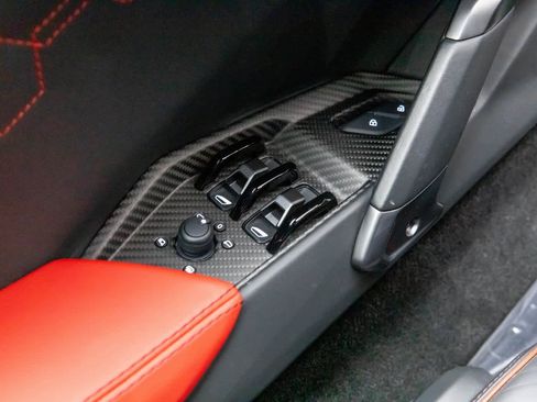 Used 2024 Lamborghini Revuelto image 31