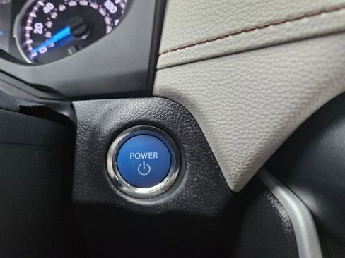 Used 2021 Toyota RAV4 XLE Premium image 27